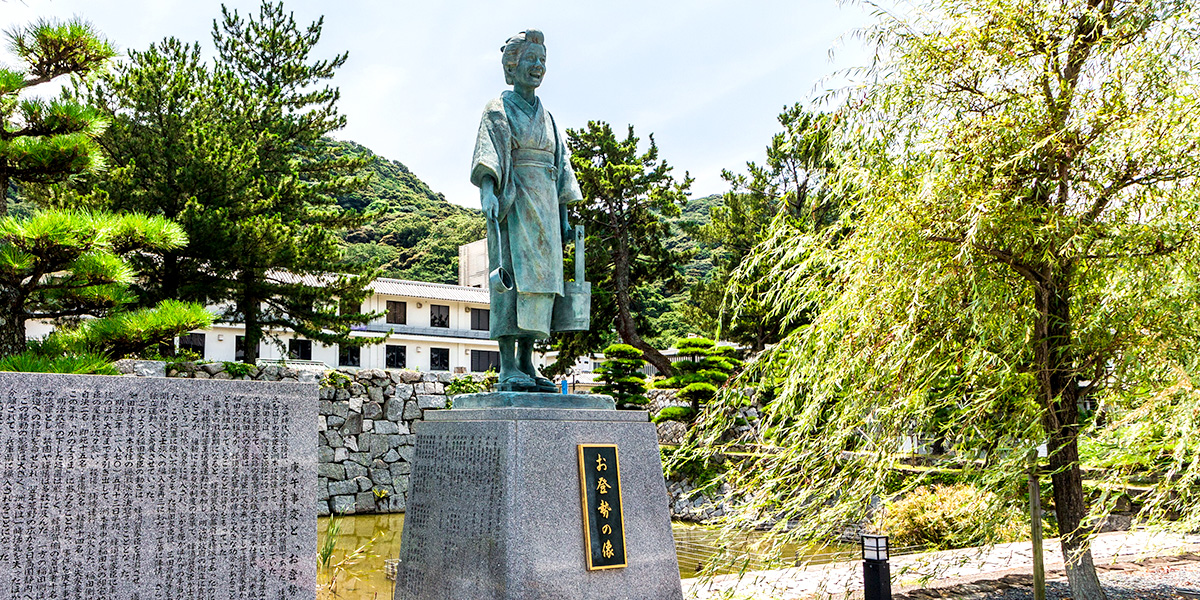 お登勢の像